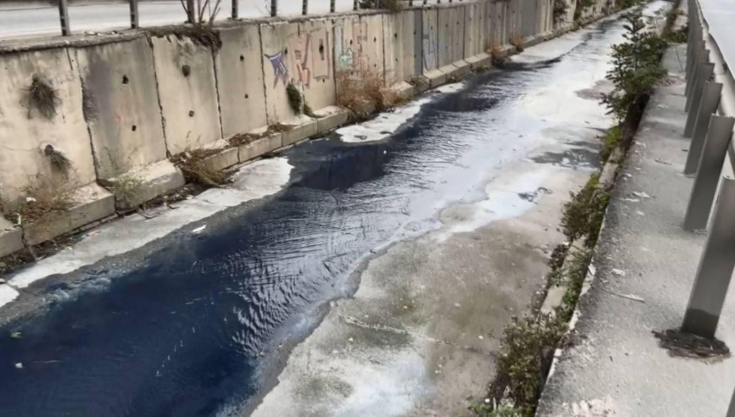 Sanayi atıkları yine doğaya! Ayvalıdere'nin rengini gören halk tedirgin 5